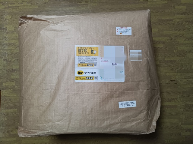 正方形に梱包されて届いたエアーアスリート